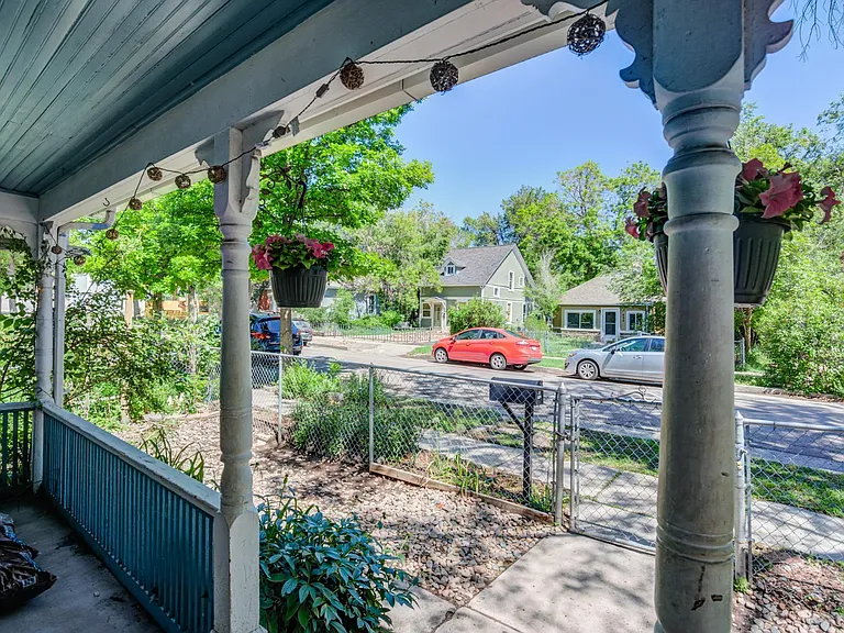 421 E Saint Vrain St — Photo 4