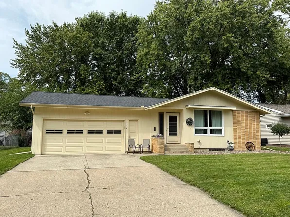 1436 Lincoln Ave S, Owatonna, MN 55060