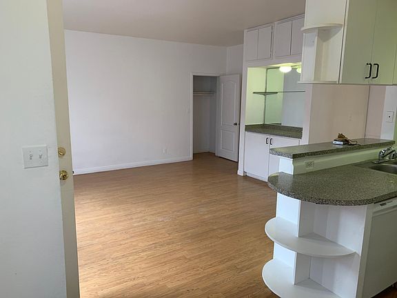 5th image of 1431 S Shenandoah St #6