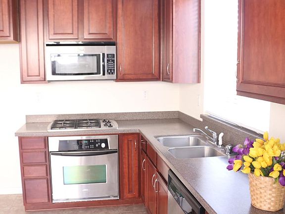 5th image of 5 Lily Pond Ct