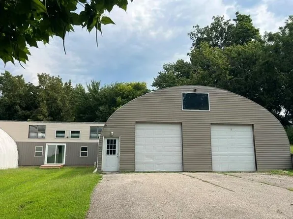 2910 Karnes Rd, Saint Joseph, MO 64506