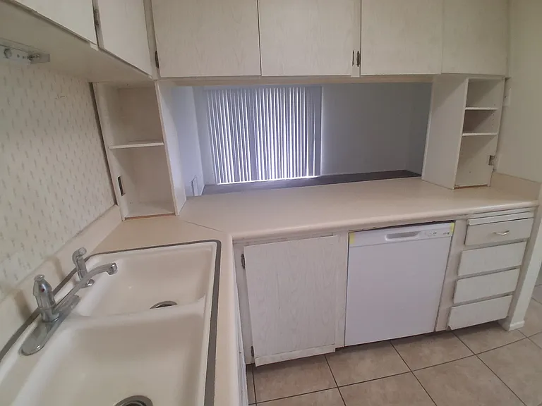 836 S Langley Ave #102 — Photo 6