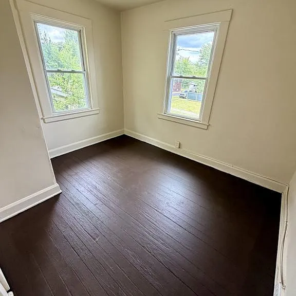 1725 Midland Ave — Photo 14