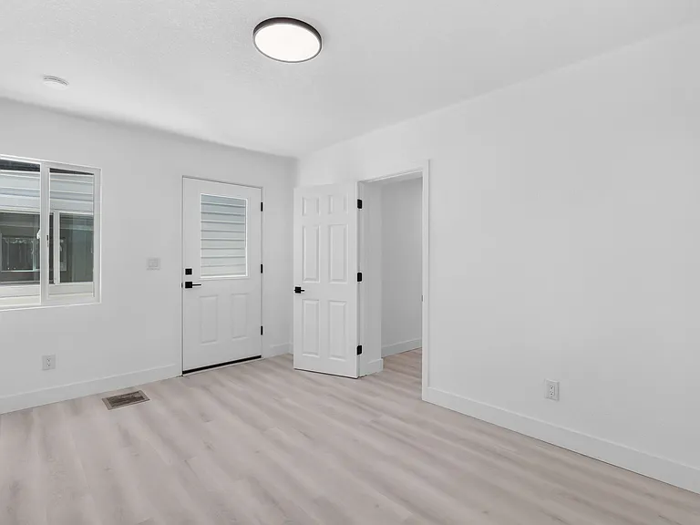 2640 Oneida St — Photo 18