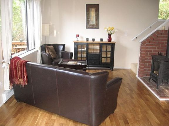 Oak hardwood floors throughout