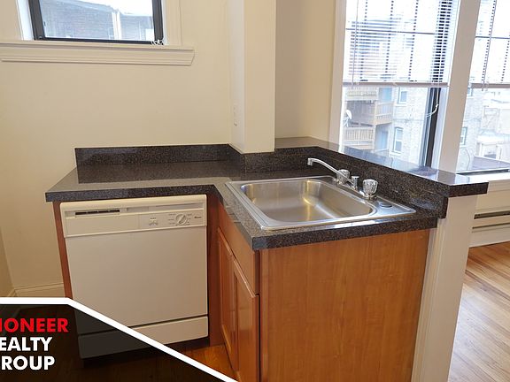 4th image of 654 W Cornelia Ave #6568
