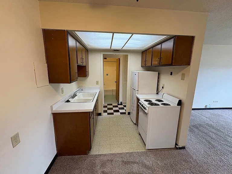 2233 N Summit Ave — Photo 18