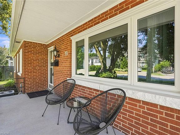 4th image of 70 Floresta Ct