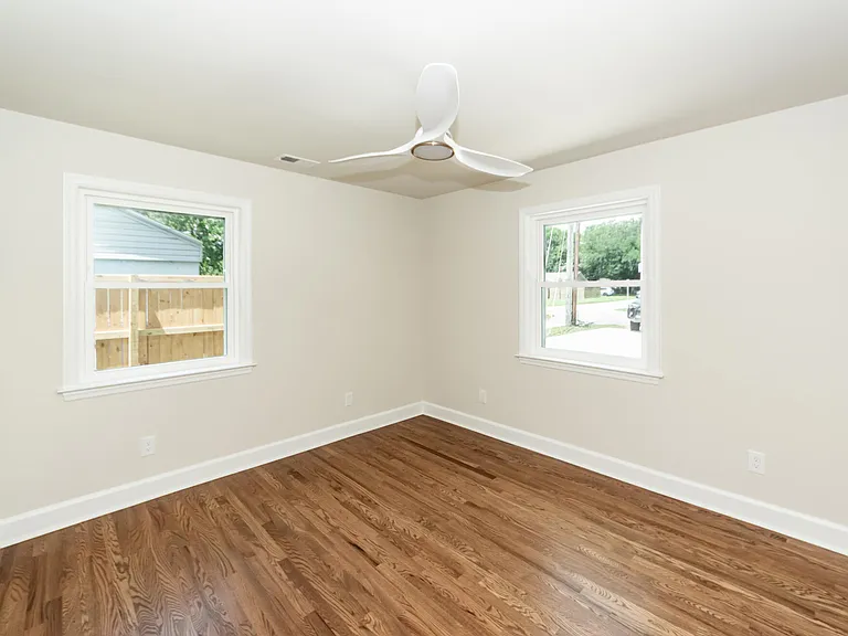 17 Vincent Dr #B — Photo 9