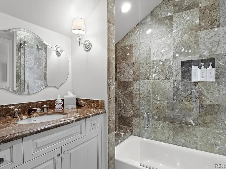 1350 E Greenwood Ln — Photo 32