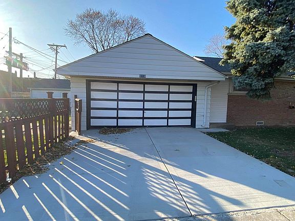 2nd image of 6001 Forest Dr