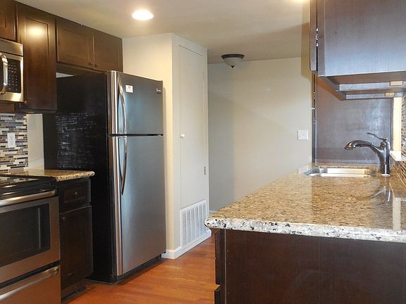 5th image of 1618 21st St NE