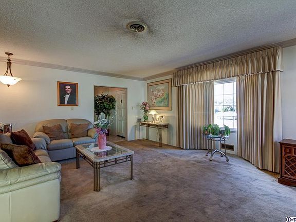4th image of 636 W Hermosa Dr