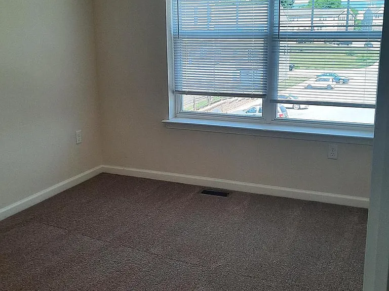 929 Admirals Quay Dr — Photo 15