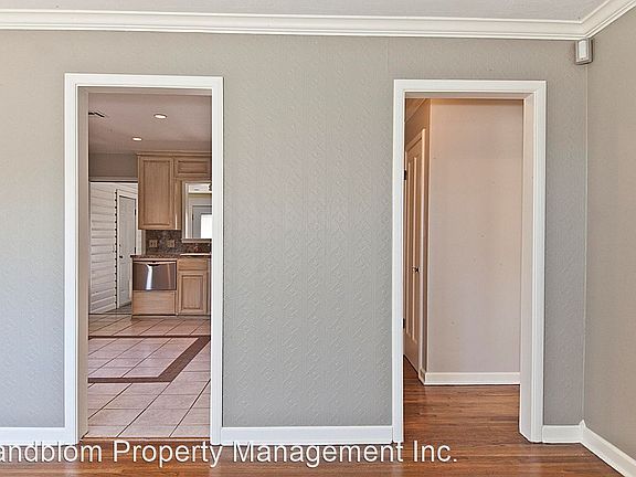 4th image of 307 S College Ave