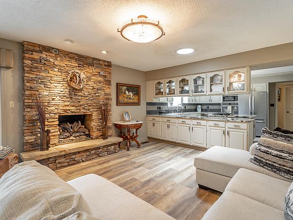 5th image of 4917 Pine Cir