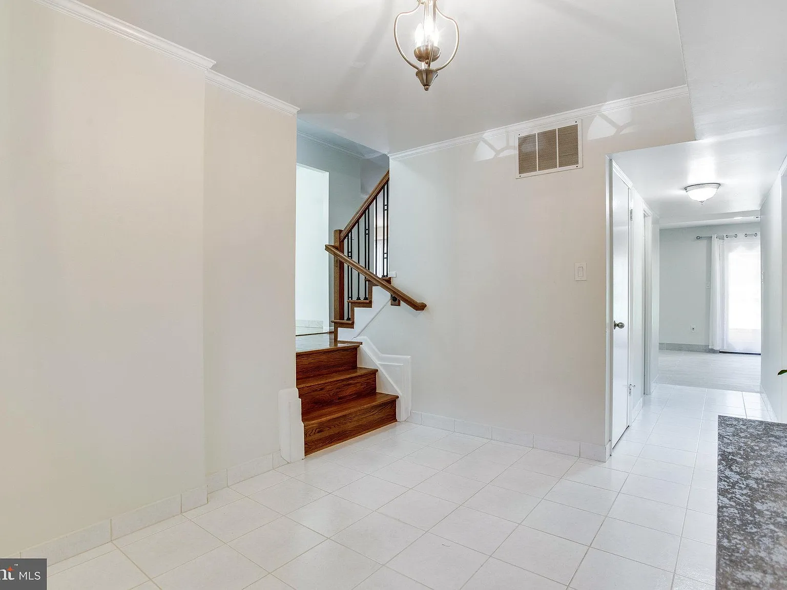 4 bed, 2.5 bath, 1526 sqft, $4,700 — Photo 2