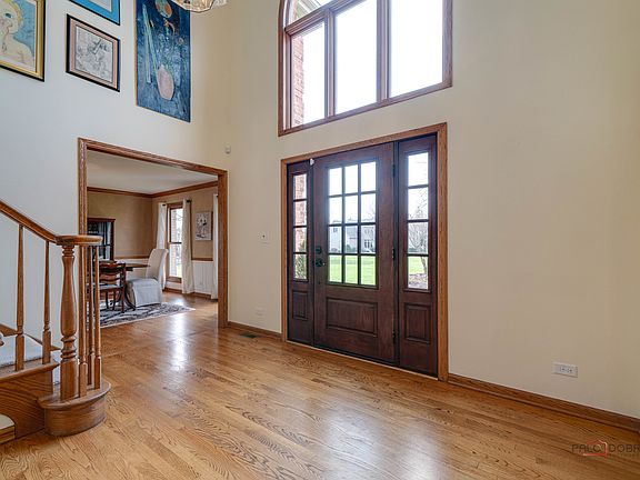 3rd image of 6 Chantilly Ln