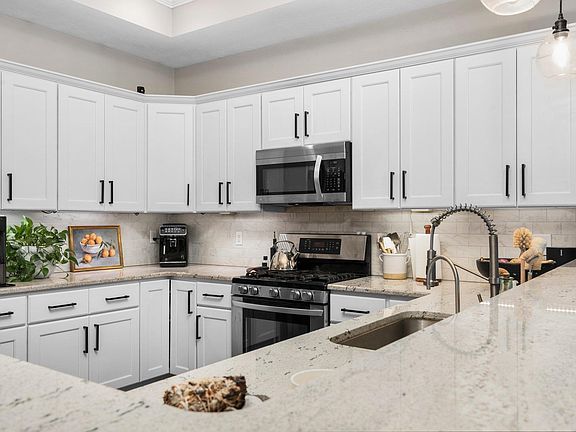 4th image of 4195 Long Wood Dr
