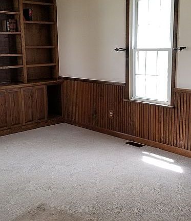 4th image of 1090 Columbus St