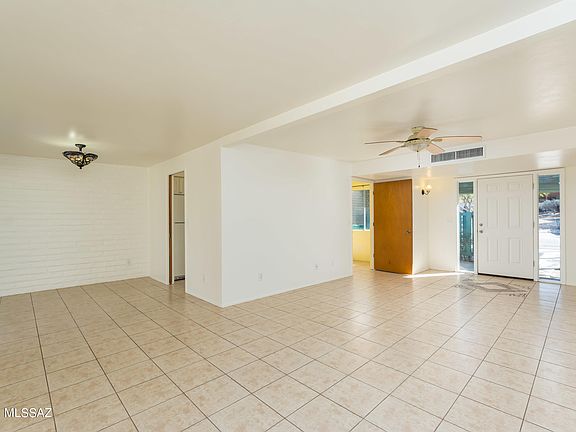 5th image of 109 E Mountain Morning Dr