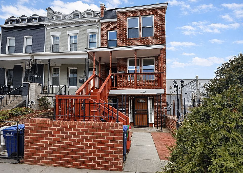 1st image of 1933 4th St NE