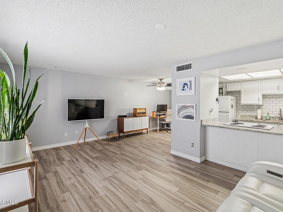 1st image of 2115 W PONTIAC Drive