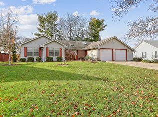 1009 Beaver Creek Ln, Mahomet, IL 61853