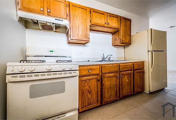 4th image of 1517 W 81st St