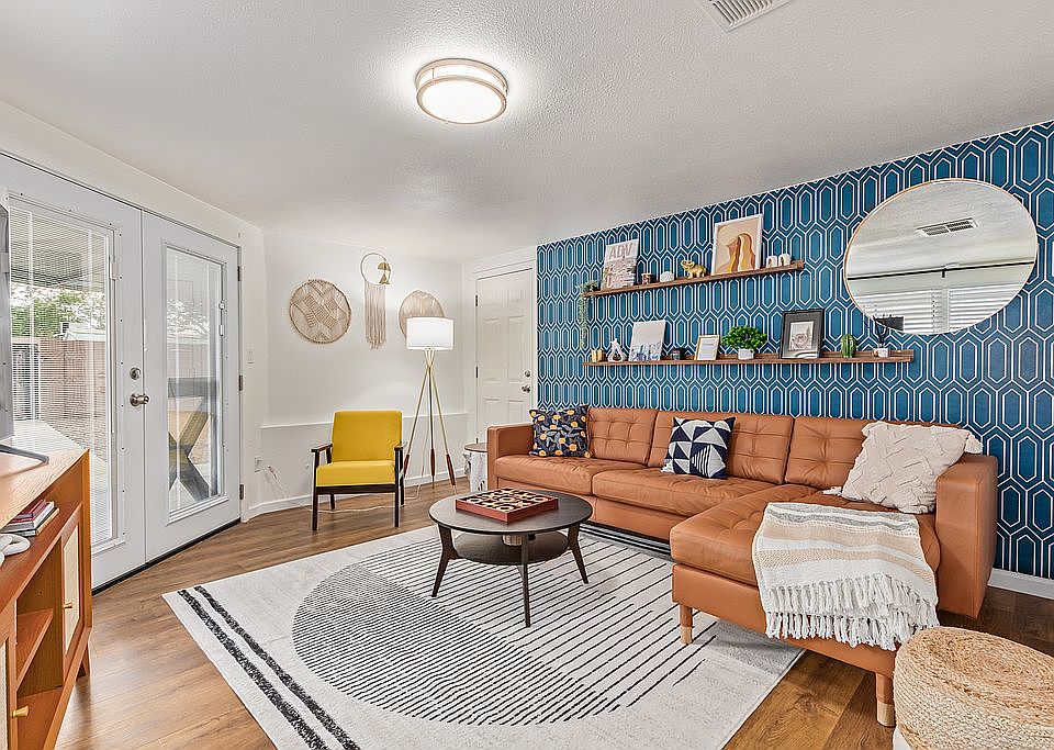 Spacious living room