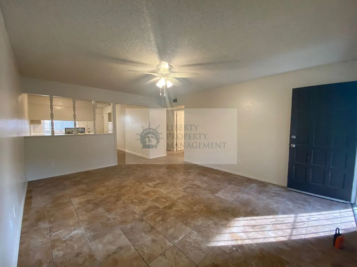 2 bed, 974 sqft, $1,350 — Photo 4