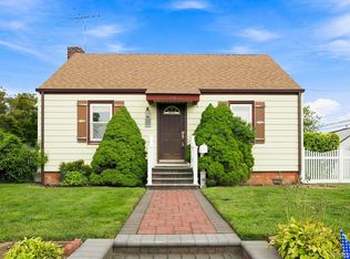 39 Emma St, Bethpage, NY 11714