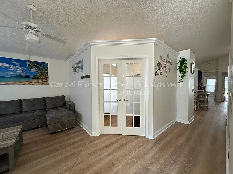 1009 Lake Davenport Blvd — Photo 3
