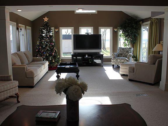 2nd image of 201 Oak Boulevard South Dr