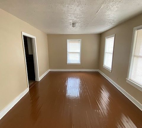 4th image of 3255 Macon Rd