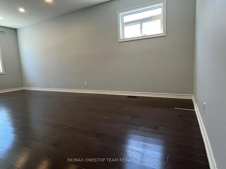 936 Pharmacy Ave — Photo 8