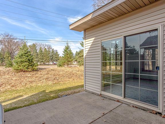 3rd image of 1513 Pine Pointe
