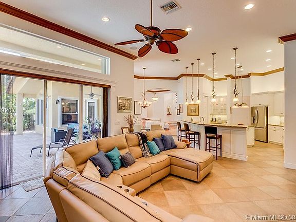 3rd image of 3796 Saratoga Ln