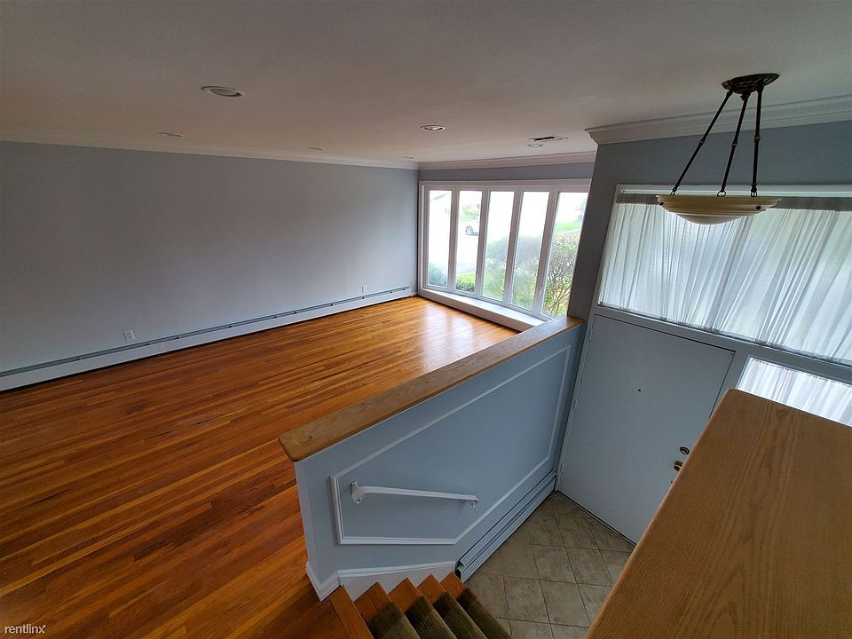 15 Roberta Ln Syosset NY Zillow