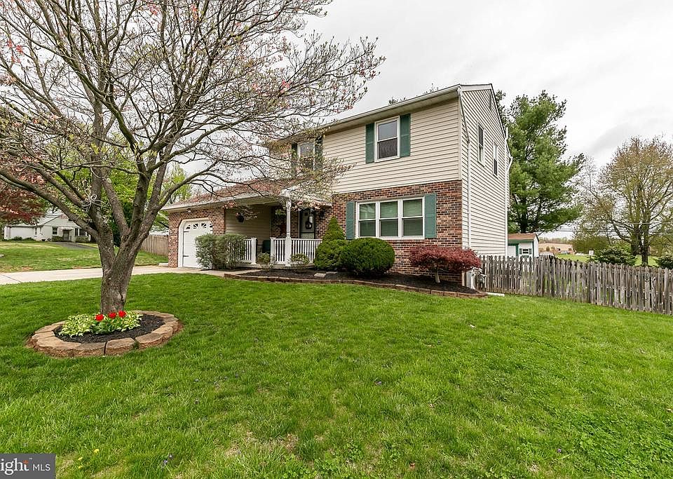 1st image of 400 Carrollton Ct