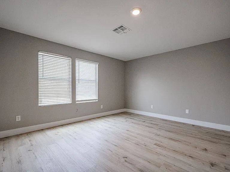 3385 E Longhorn Dr — Photo 29
