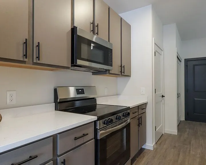 1331 S 8th Ave — Photo 5