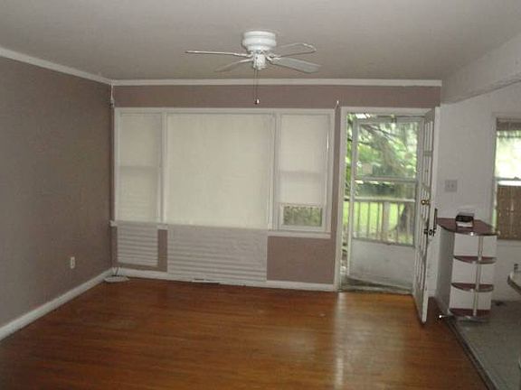 4th image of 588 E Flint St