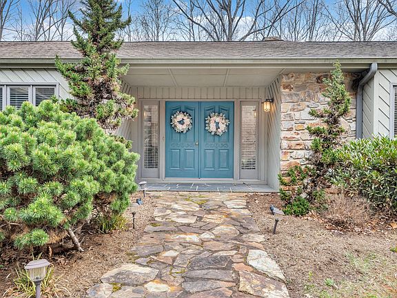 4th image of 4921 Hunting Hills Dr