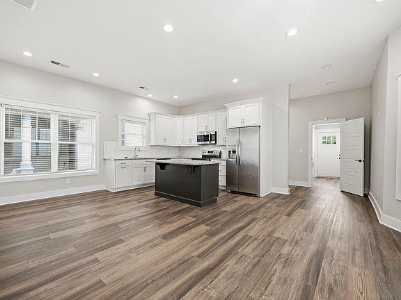 5th image of 638 N Limestone