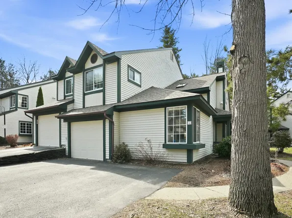 36 Lake Forest Drive, Burlington, VT 05401