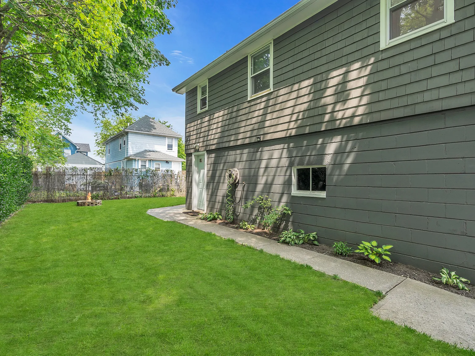 1305 8th Ave — Photo 3