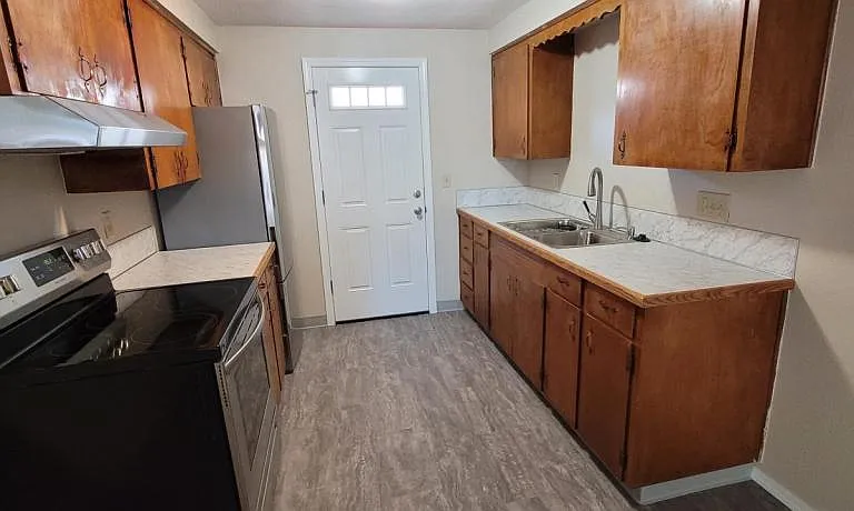274 SE Kingwood Ave — Photo 5