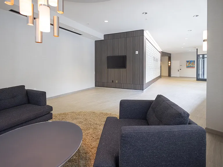 308 Columbus Ave — Photo 37