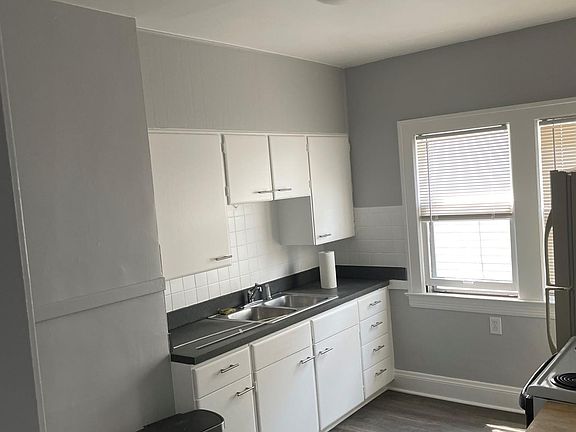 5th image of 2198 Eldred Ave